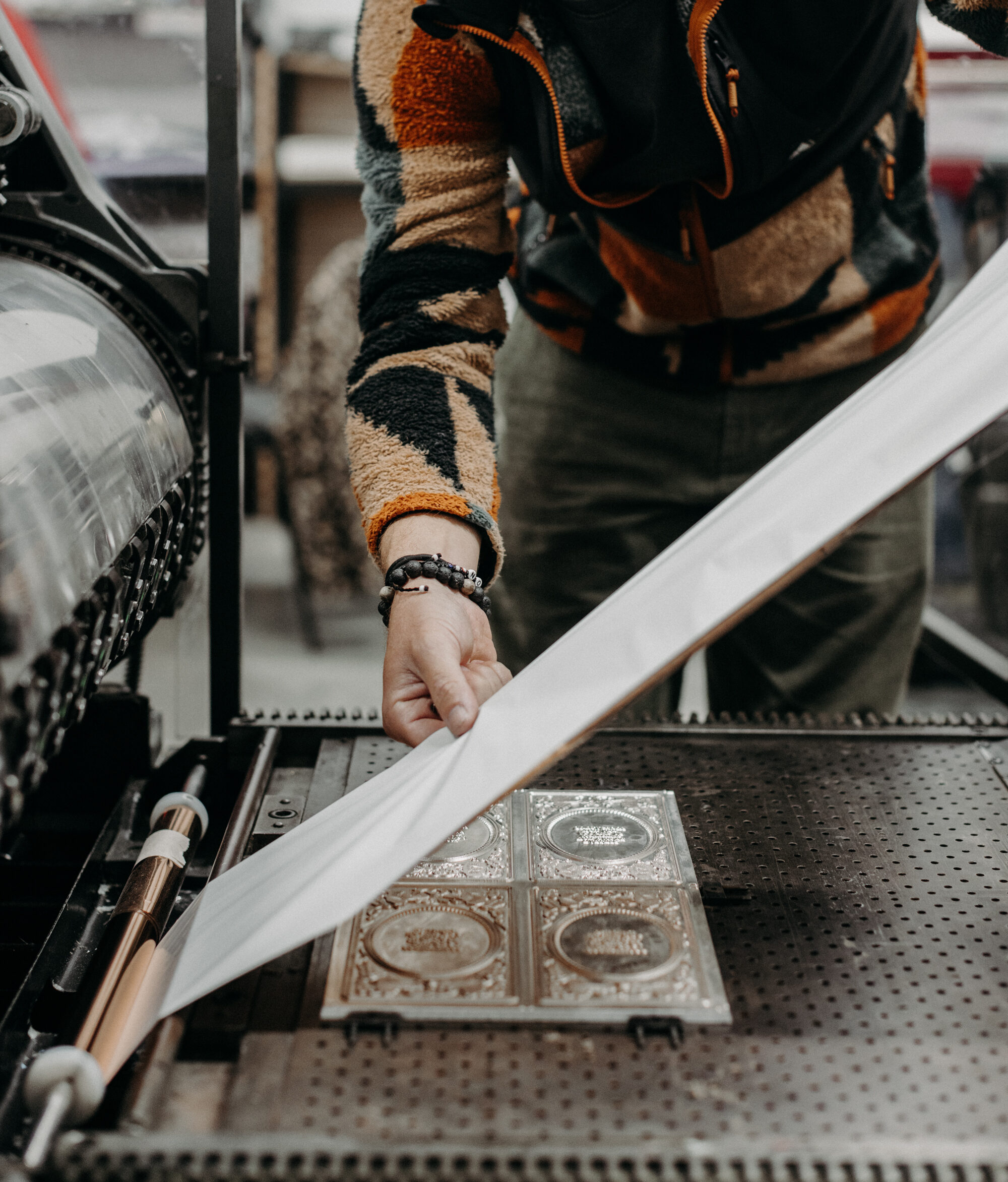 marquage à chaud, impression haut de gamme, luxe, embellissement , dorure, petite et moyenne série. Packaging pas cher, haute valeur ajoutée, made in france, artisanat, foilco, kurz, procop, antalis, Colorplan, Fedrigoni, GF Smith, foil, embossing, letterpress, Pantone.